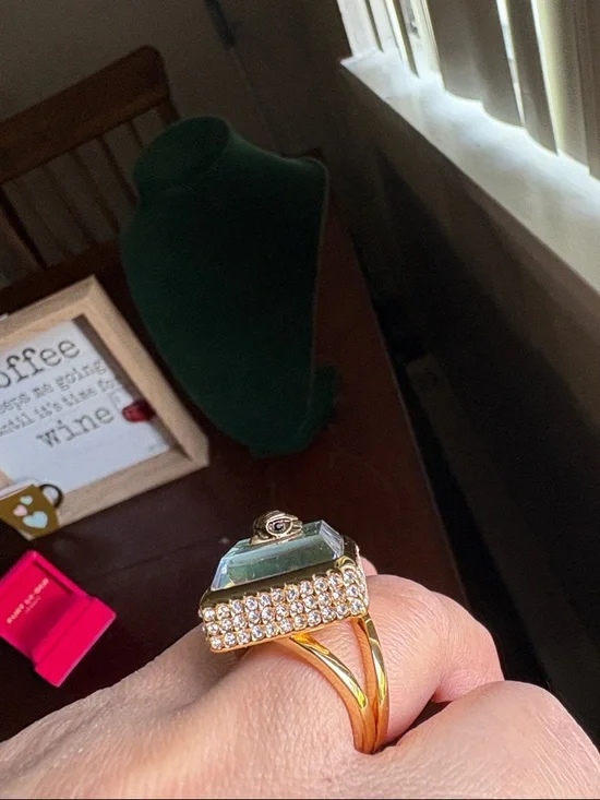 Kurt Geiger all crystal ring in a size 8 very sparkly &shinny crystals all over - Picture 15 of 16